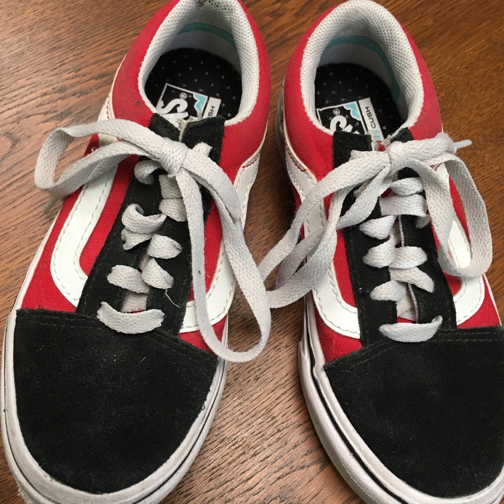 VANS youth11.5 Off the Wall black/red/white checkerboard. “Comfy Cush”innersole.